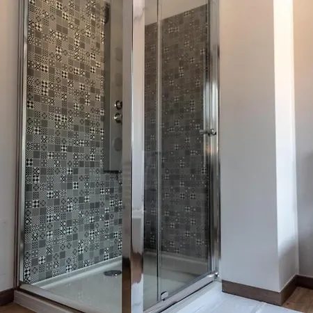 Officina بيت ضيافة كومو