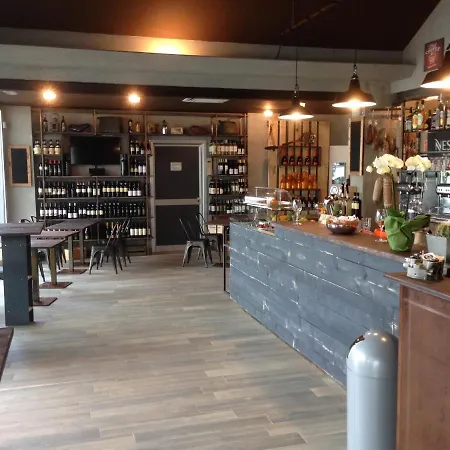 Officina بيت ضيافة كومو