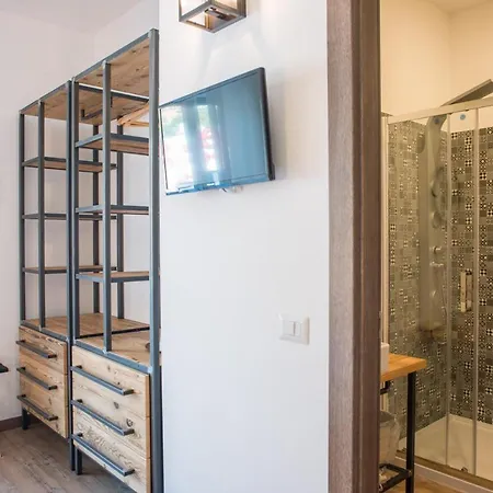 Officina بيت ضيافة كومو