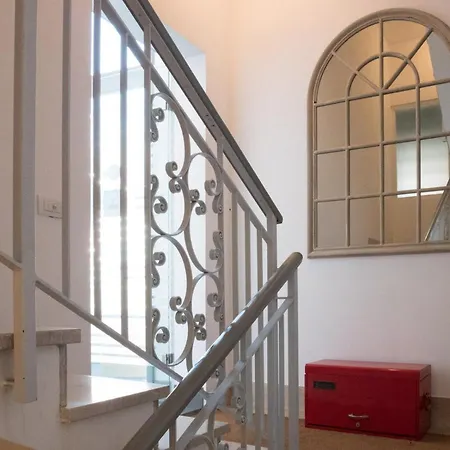 Officina 4* كومو