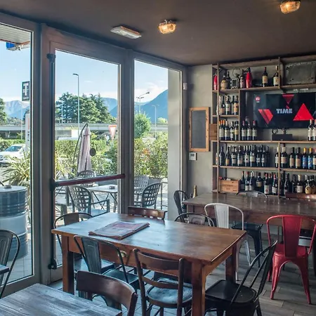 Officina 4* كومو