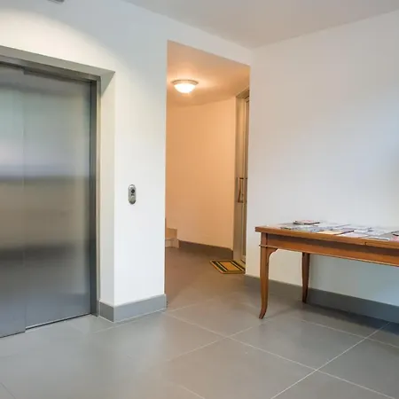 Officina 4* كومو